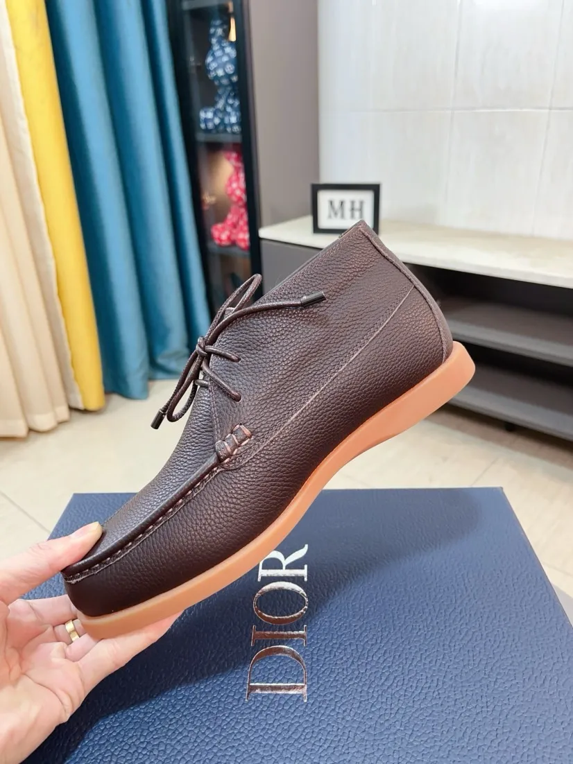 Men's shoes 💰600🌹🌹【UGG】✨The most popular series, a must-have for stylish men 😱The latest limited edition at the counter🍃Top export foreign trade order, counter packaging. Designed with high-end textured matte cowhide➕The simulated wool is beautiful, and the collar surface presents a clear texture, which is friendly without losing the foundation. 👀 Casual roll rope lace-up style✨Thick stitching to reinforce the sole, natural rubber sole🍎The collar makes walking more comfortable and relaxed. 38_44 code